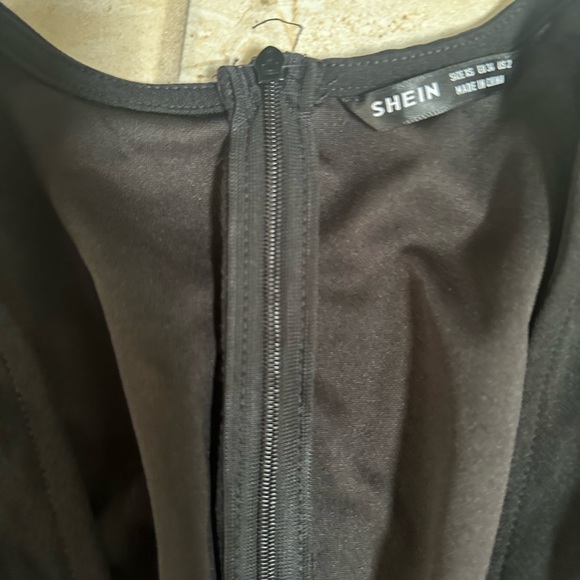 Womens plunging neck boxy pleated romper - Picture 5 of 7